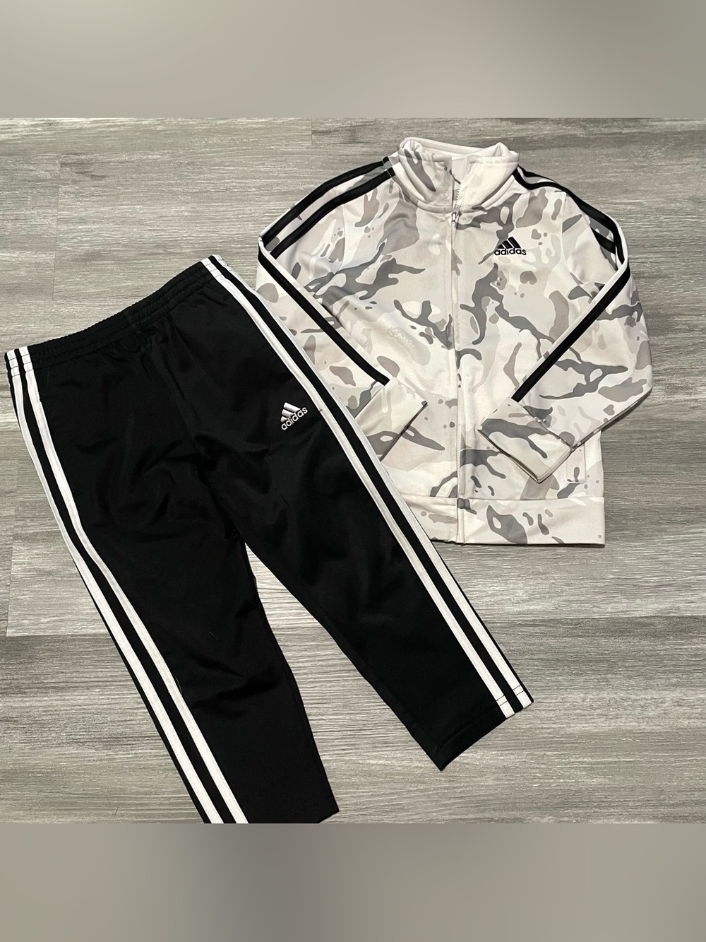 Adidas Kids Black & White Camo Toddler Track Suit Set Jacket and Joggers Size 4T